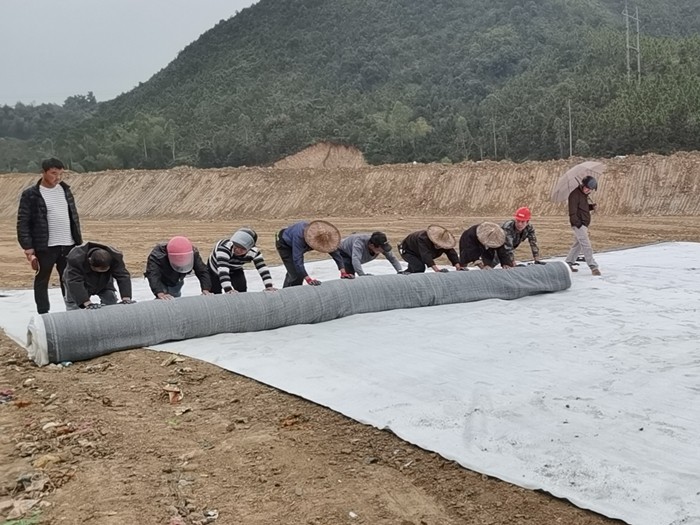 城市景觀人工湖膨潤土防水毯防滲 + 復合排水網導排施工案例